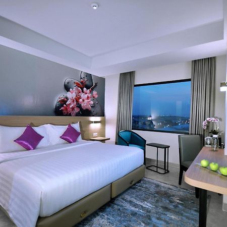 Quest Prime Cikarang By Aston Hotel Бекаси Екстериор снимка