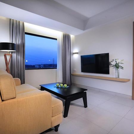 Quest Prime Cikarang By Aston Hotel Бекаси Екстериор снимка