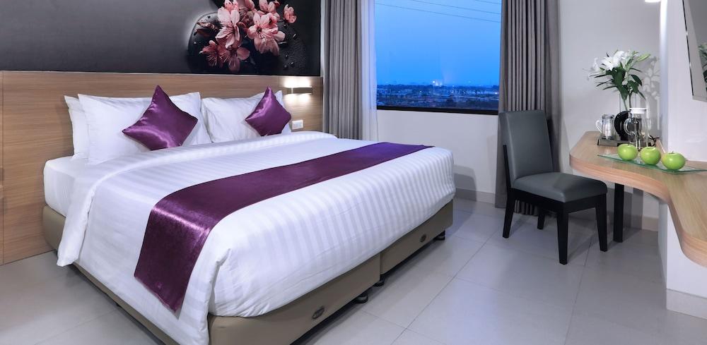 Quest Prime Cikarang By Aston Hotel Бекаси Екстериор снимка