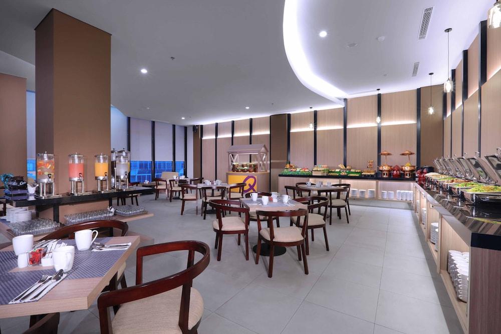 Quest Prime Cikarang By Aston Hotel Бекаси Екстериор снимка