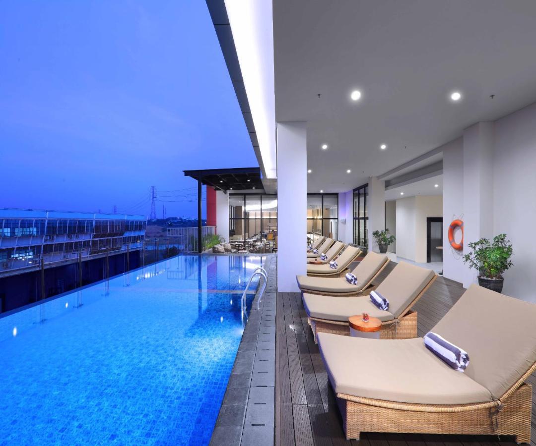 Quest Prime Cikarang By Aston Hotel Бекаси Екстериор снимка