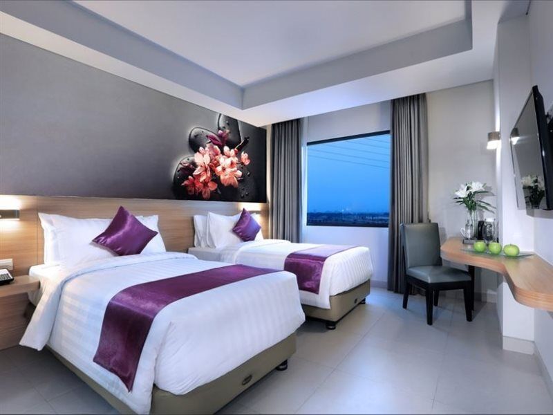 Quest Prime Cikarang By Aston Hotel Бекаси Екстериор снимка