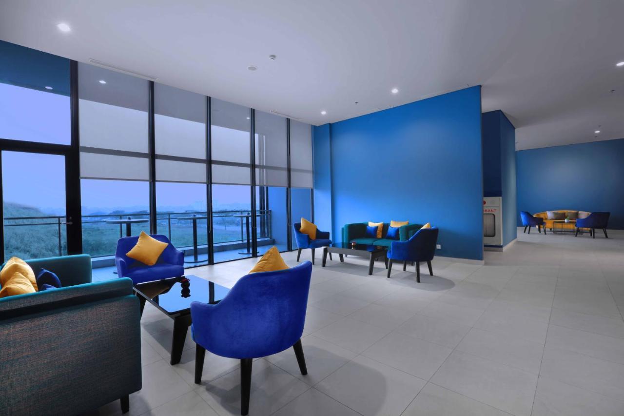 Quest Prime Cikarang By Aston Hotel Бекаси Екстериор снимка