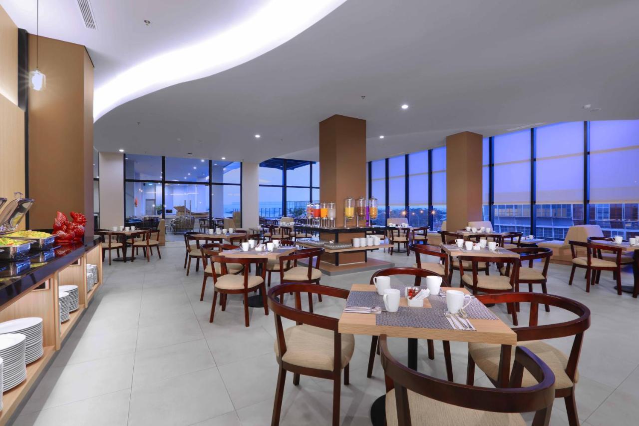 Quest Prime Cikarang By Aston Hotel Бекаси Екстериор снимка